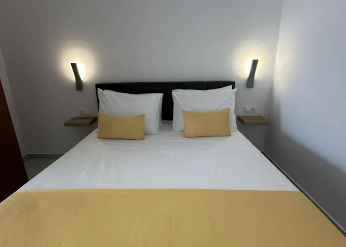 Alexandra's Garden Палиури