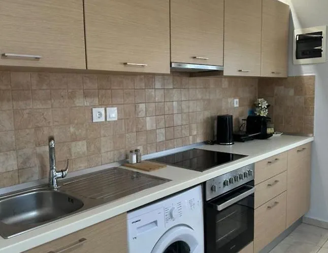 Alexandra's Garden Палиури