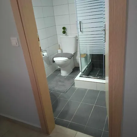 Alexandra's Garden Apartment