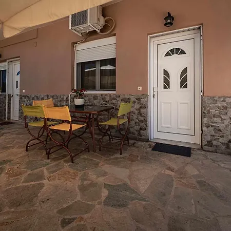 Alexandra's Garden Apartment *