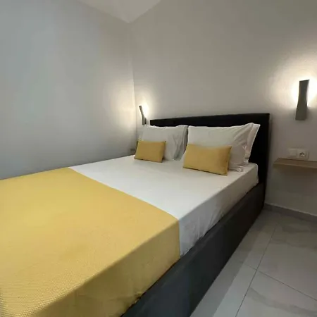 Alexandra's Garden Apartment *