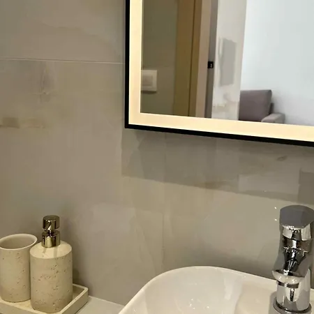 Alexandra's Garden Apartment