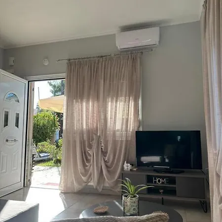 Alexandra's Garden Apartment *